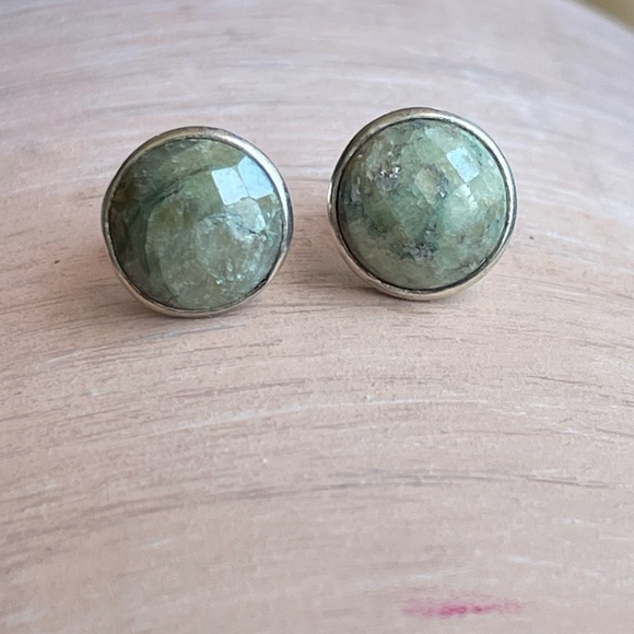 Jade Earring studs in 925 Sterling silver - Picture 8 of 13
